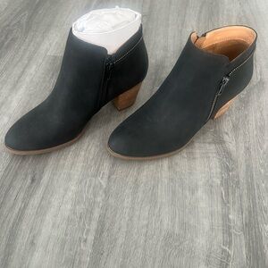Black and Tan Ankle Boots with Suede Material and Medium Heel